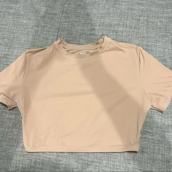 SKIMS SUPER CROPPED T-SHIRT - Picture 2 of 10